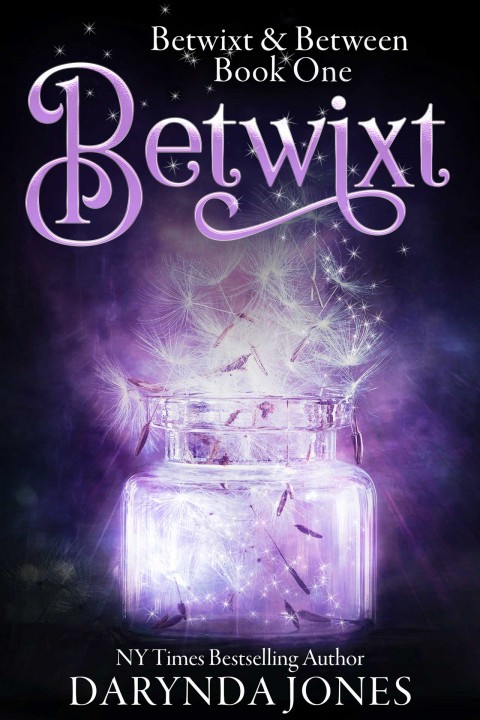Betwixt and Between - Khám Phá Nghĩa và Cách Sử Dụng Trong Tiếng Anh
